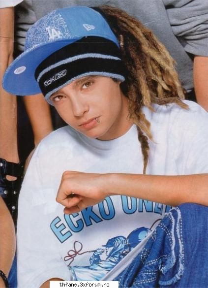 cum ati devenit fani TH? - poi am devenit fan tokio hotel pe la 9 ani cand - ~ The band ~